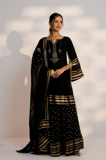 Hiramandi Sharara Set With Potli